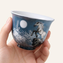白马纹茶杯